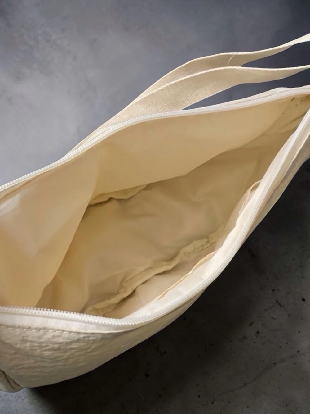🤩ALO Yoga Cream Crossbody Sling